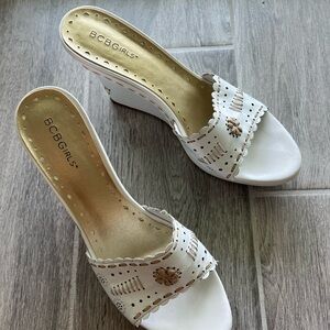 BCBGirls white beautiful sandals is very good condition